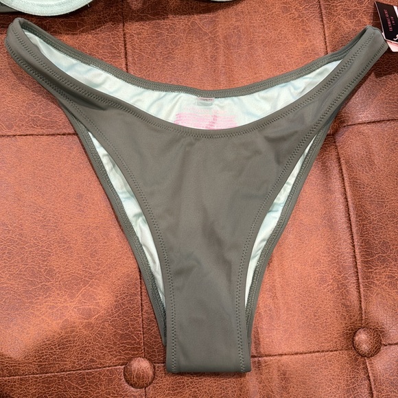 NWT Victoria’s Secret bikini 34c top and small bottoms - Picture 5 of 10